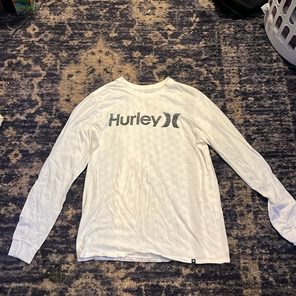 White long sleeve tee